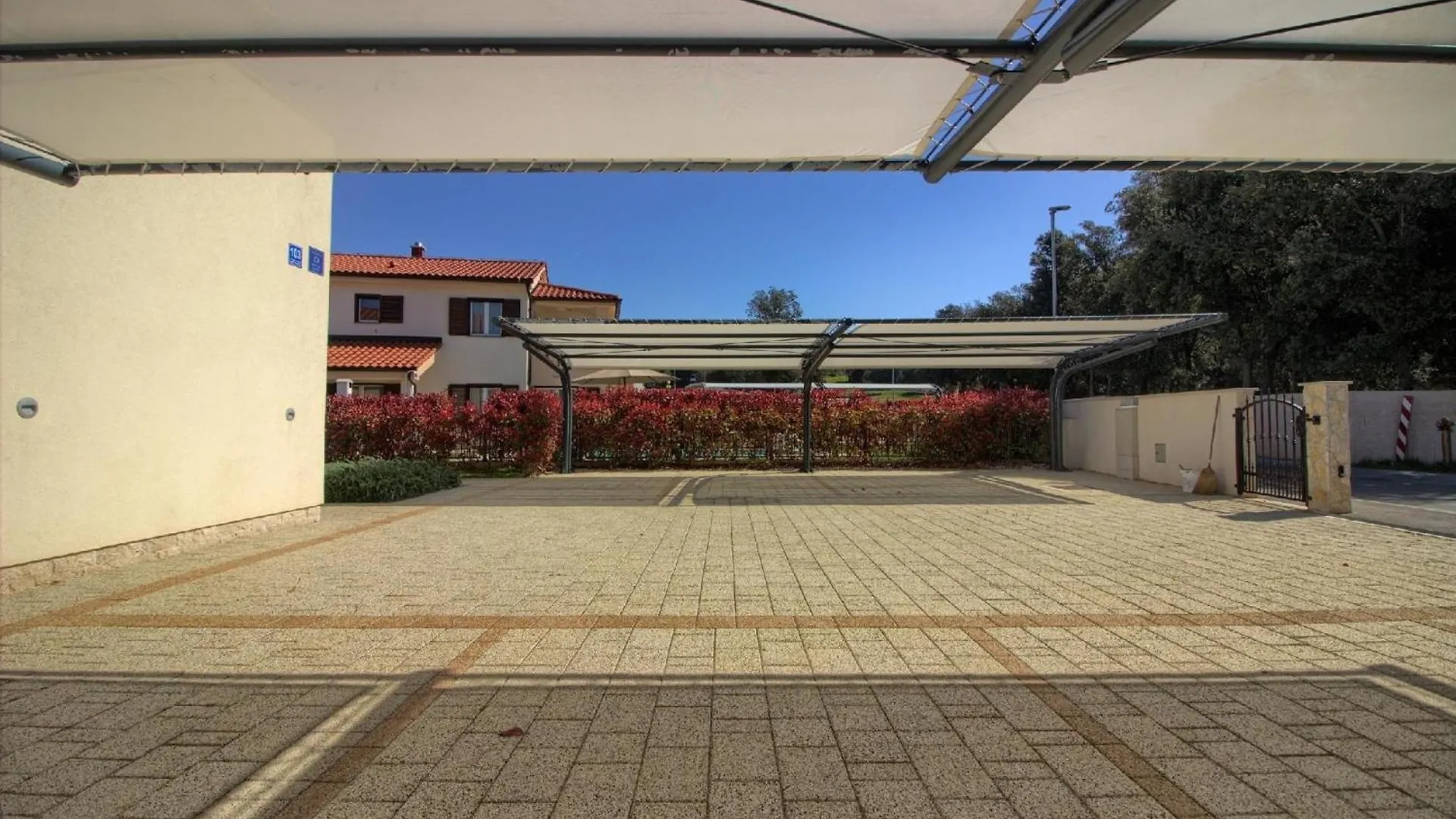 Ferienhaus Mit Privatpool Fuer 10 Personen Ca 200 Qm In Banjole, Istrien Istrische Riviera 0*, Banjole Croatia